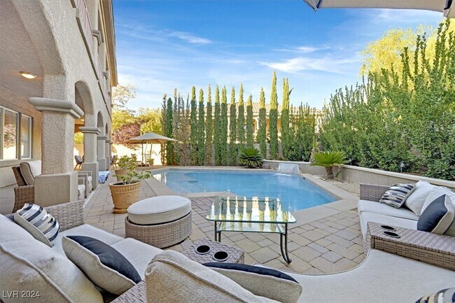 Foto del edificio - 2738 Kingclaven Dr