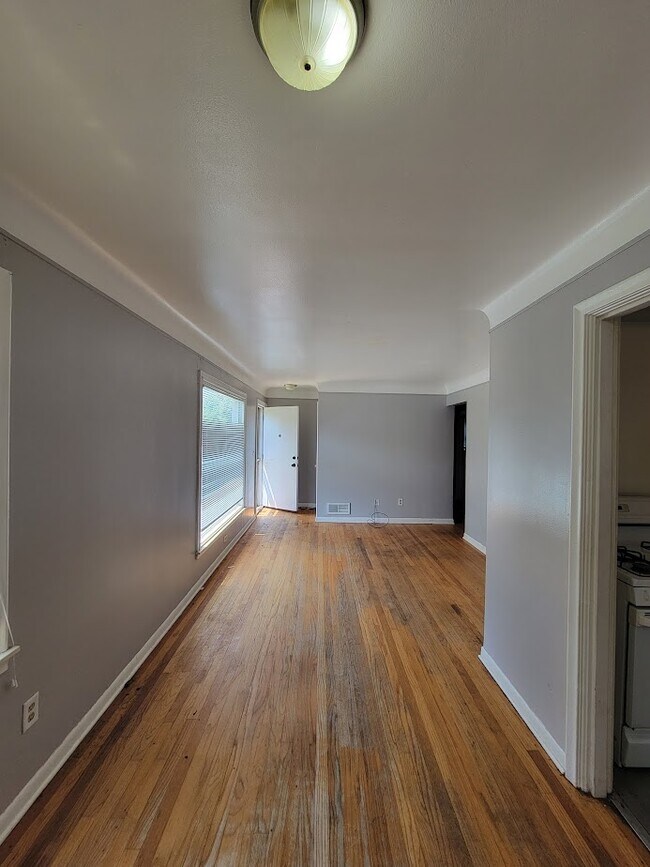 Building Photo - 22560 Leewin St