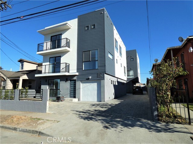 Primary Photo - 2044 S Burnside Ave