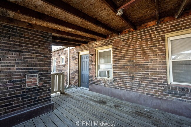 Building Photo - 128 E Palmer St