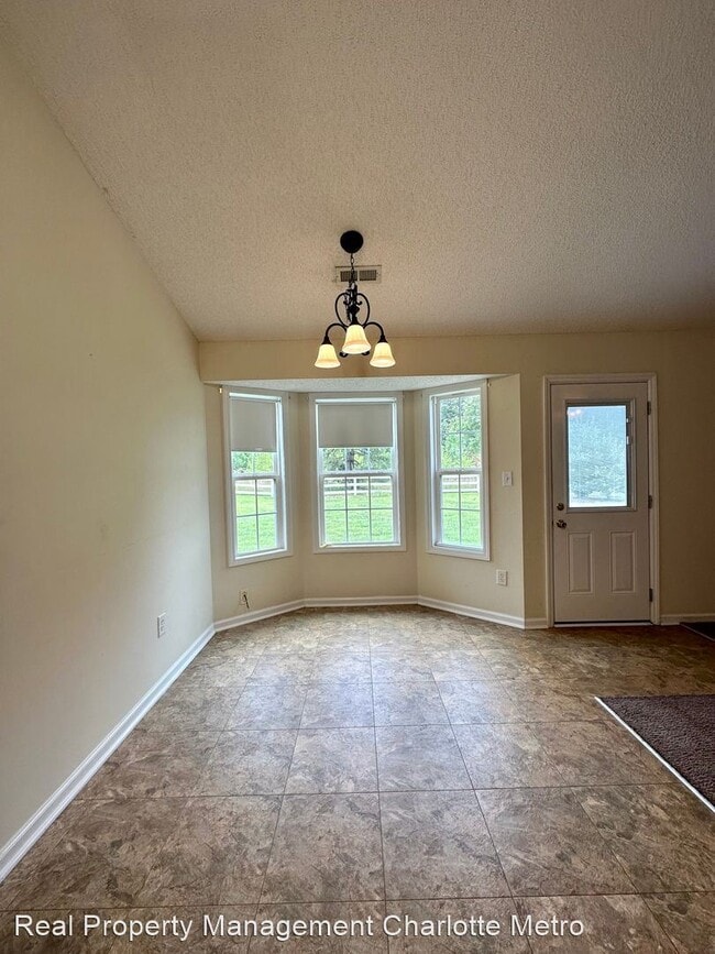 Building Photo - 3 br, 2 bath House - 2000 Briarberry Lane