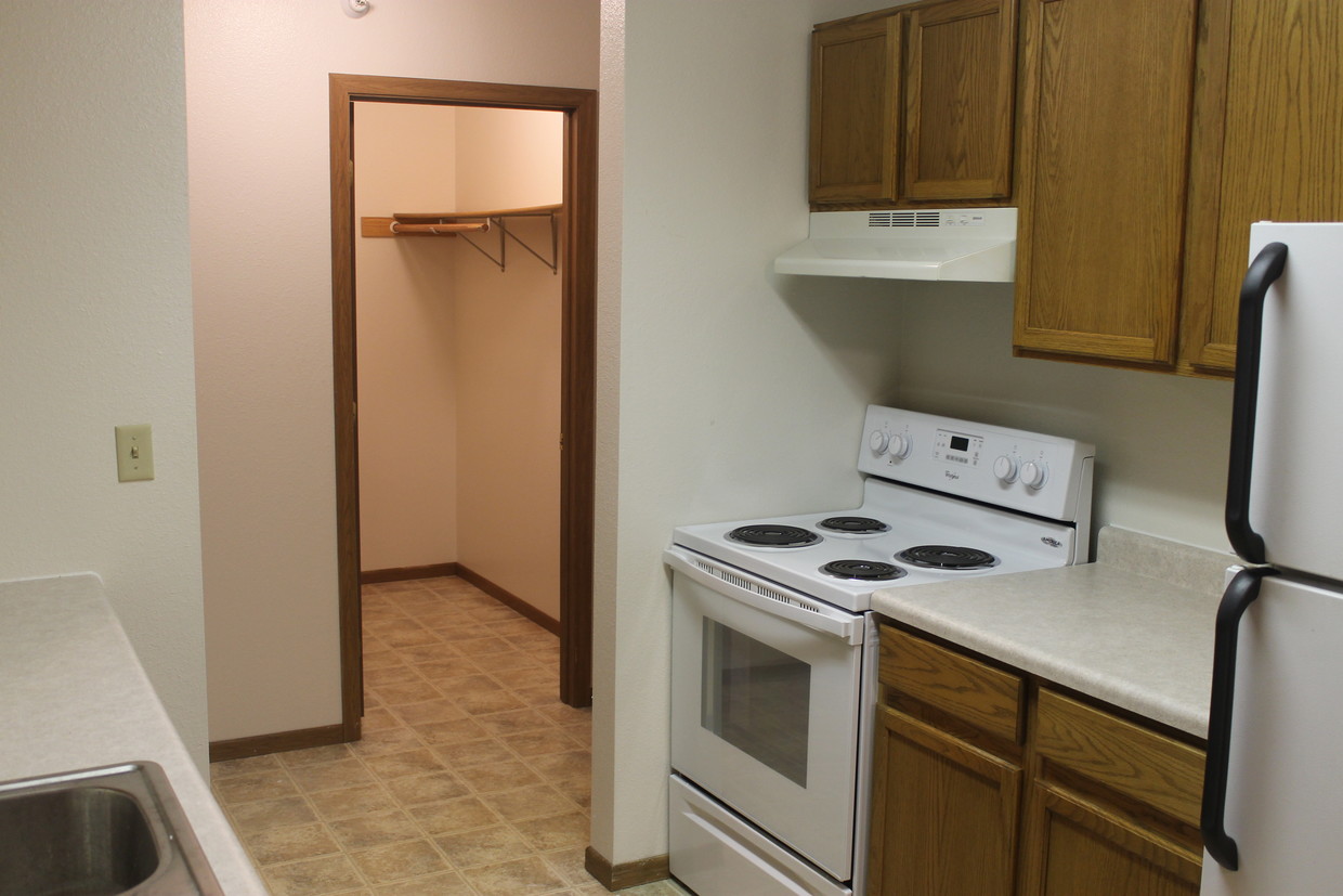 Apartment Kitchen-Storage - Hillview Apartments