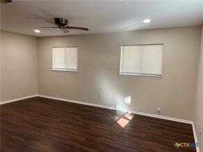 Building Photo - 624 E Elm St