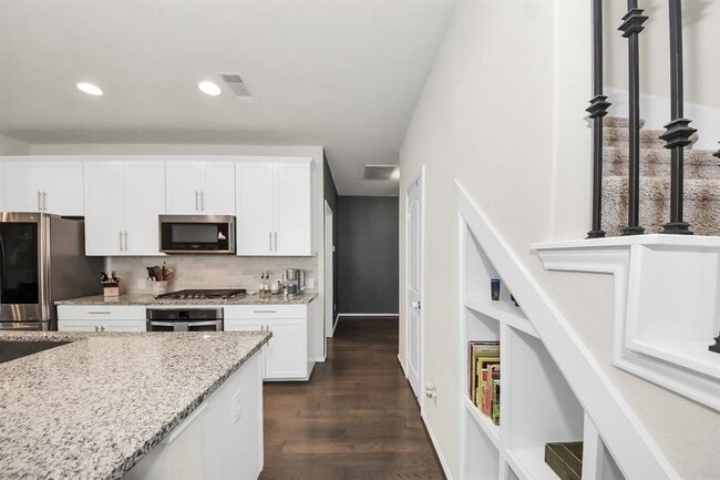 Building Photo - 8919 RoseWood Grove Ln