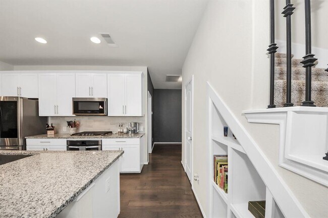 Foto del edificio - 8919 RoseWood Grove Ln