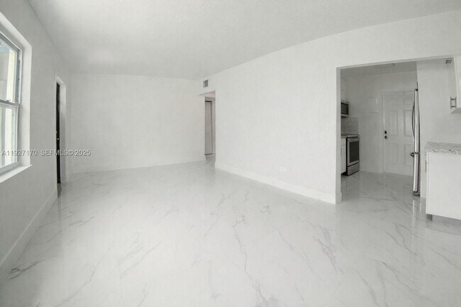 Foto del edificio - 14920 Garfield Dr