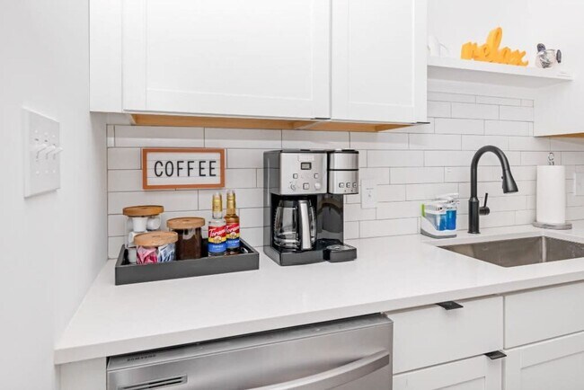 Foto del edificio - Wide Open Spaces - 3 Bedroom 2.5 Bath Townhome on the South side of Indy.  Home built in 2020.