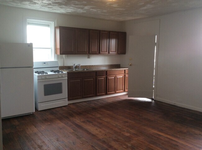 Foto del edificio - Spacious 3 Bedroom, Laundry, East End Near...
