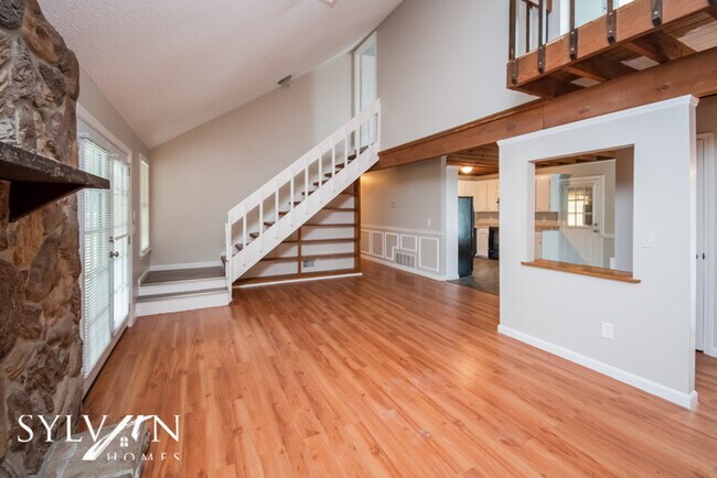 Foto del edificio - Feel right at home in this 4 BR, 2 BA home