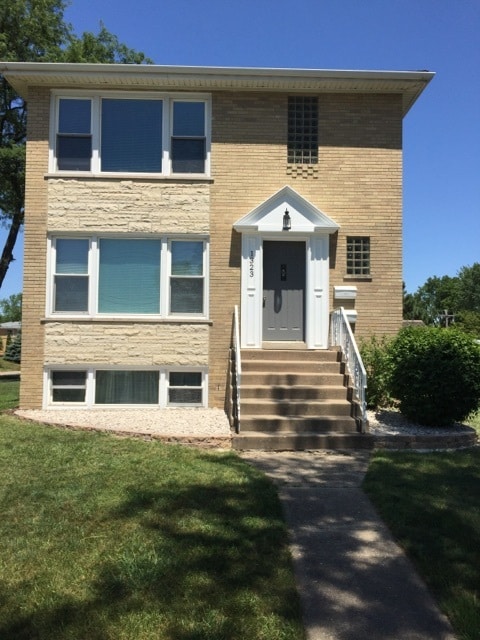 Building Photo - 1323 W Cossitt Ave