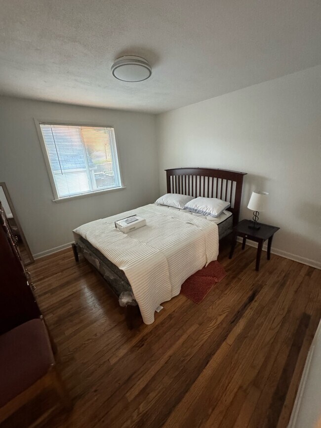 bedroom 1 - 3301 Batavia St