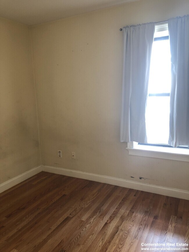 Building Photo - 32 Cunard St