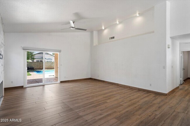 Foto del edificio - 4607 E Michelle Dr