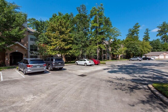 Building Photo - 8051 Bay Branch Dr