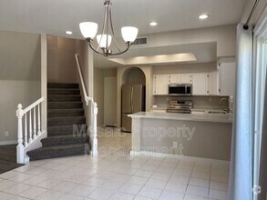 Building Photo - 4923 E Hazel Dr