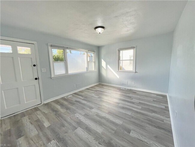 Foto del edificio - 1118 Little Bay Ave