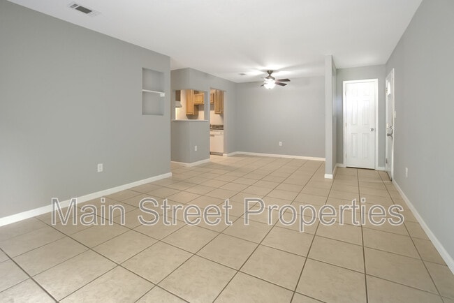 Building Photo - 3346 Green Briar Cir