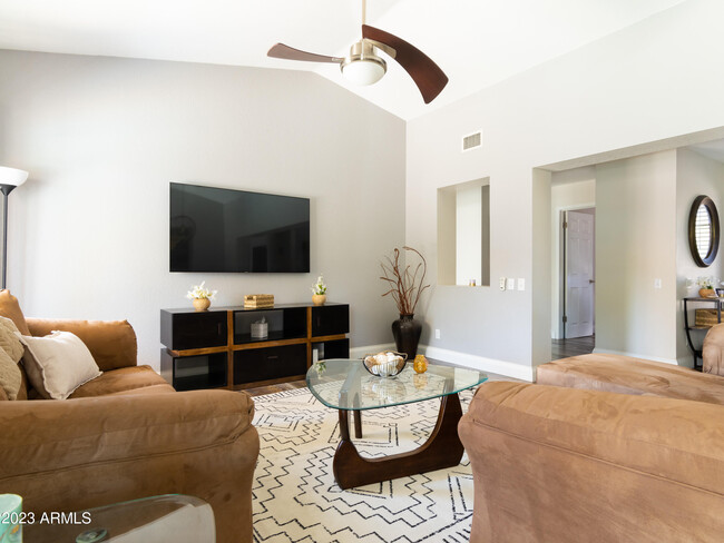 Building Photo - 1409 E Brentrup Dr