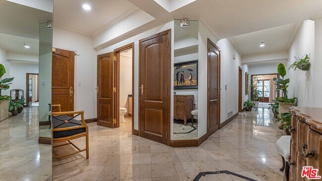 Foto del edificio - 425 N Maple Dr