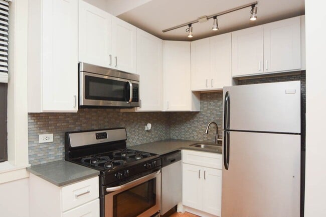 Foto del edificio - 2425 N Kedzie Blvd