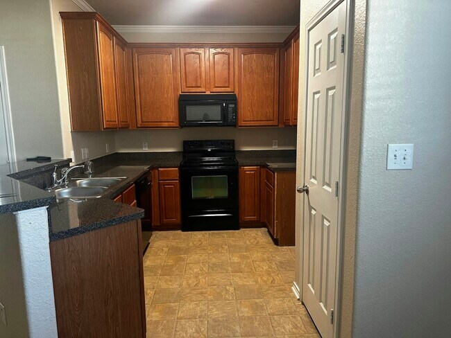 Building Photo - 287 Castleridge Drive, Unit B