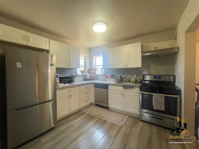 Foto del edificio - 3445 Belden St