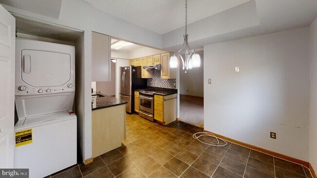 Building Photo - 10200 Bushman Dr