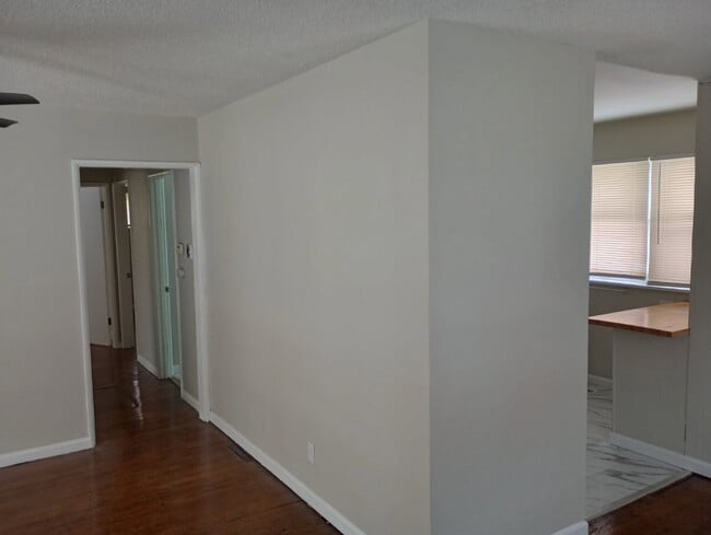 Building Photo - 9725 Medford Dr