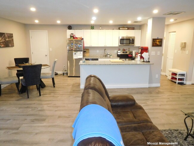 Foto del edificio - 404 Langley Rd