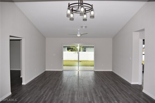 Foto del edificio - 605 NW 25th St