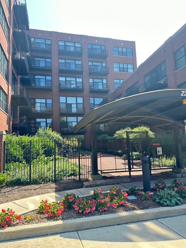 Foto principal - 2323 W Pershing Rd
