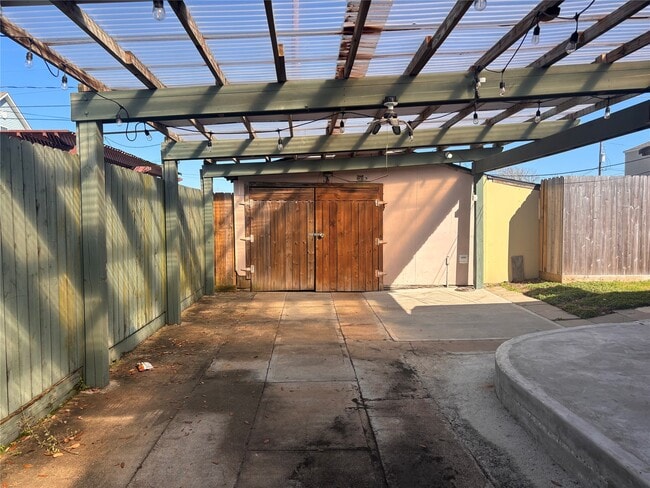 Building Photo - 1310 Harris Way