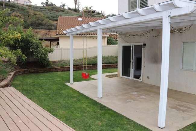 Building Photo - Spacious ALPINE 3 Bedroom 2.5 Bath 2 Story on a Cul De Sac