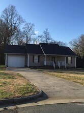 Building Photo - 250 Summerpine Pl