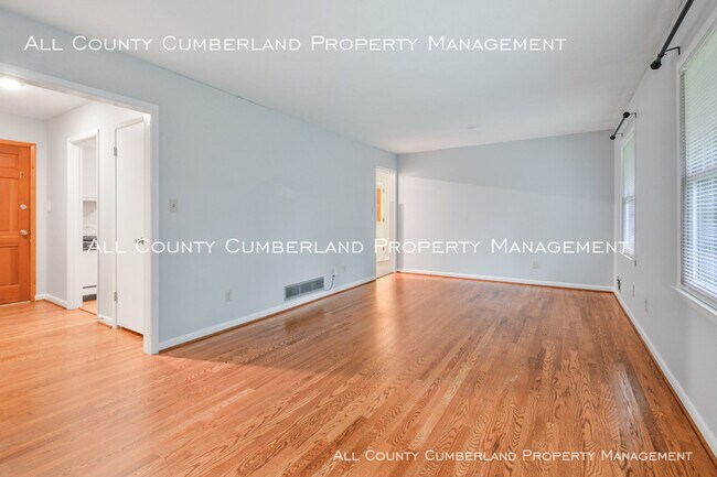 Building Photo - CHARMING EAST COBB RANCH STYLE HOME!!