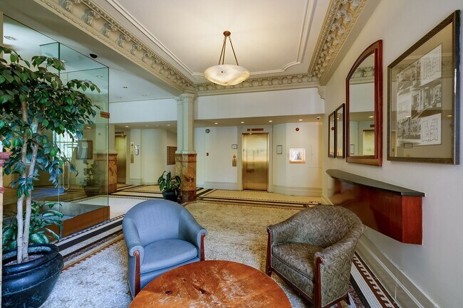 Foto del edificio - Heart of Dupont Move-in Ready Studio at the Historic Cairo Condominium! Utilities Included!