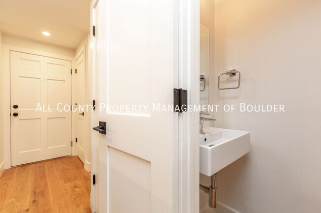 Foto del edificio - LEASE PENDING