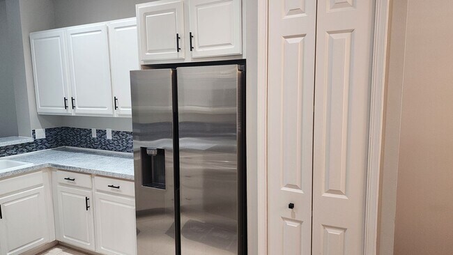 Building Photo - 3 BR 2.5 BA 1 CG rental in secure gated To...
