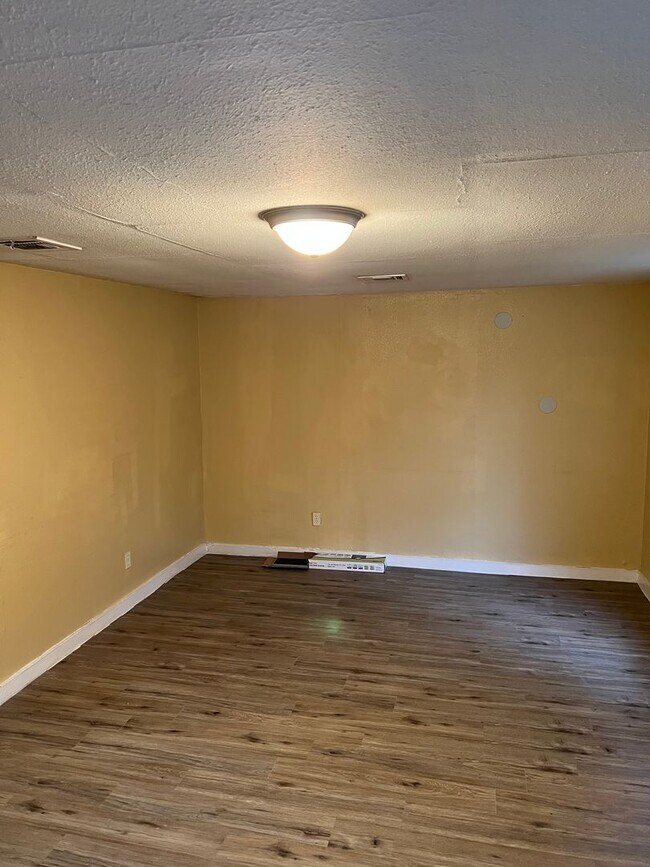 Foto del edificio - Special!! Low Deposit!!