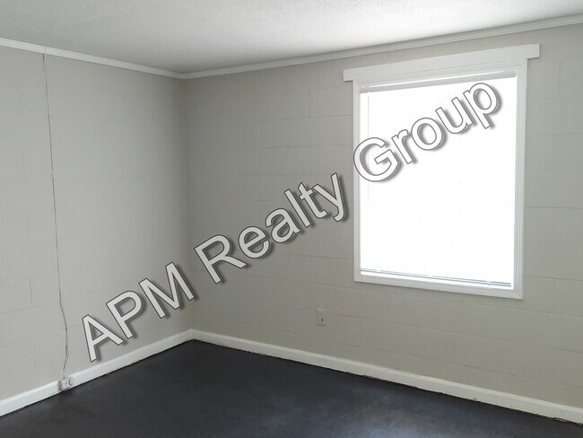 Building Photo - Two bedroom apartment off Harden Street - First Month 50% off