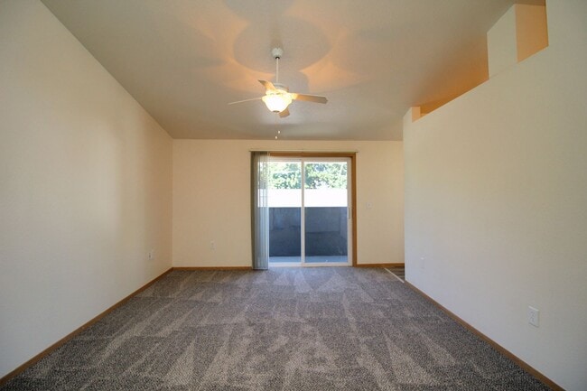 Building Photo - 1432-1422-1428 NE 160th Ave