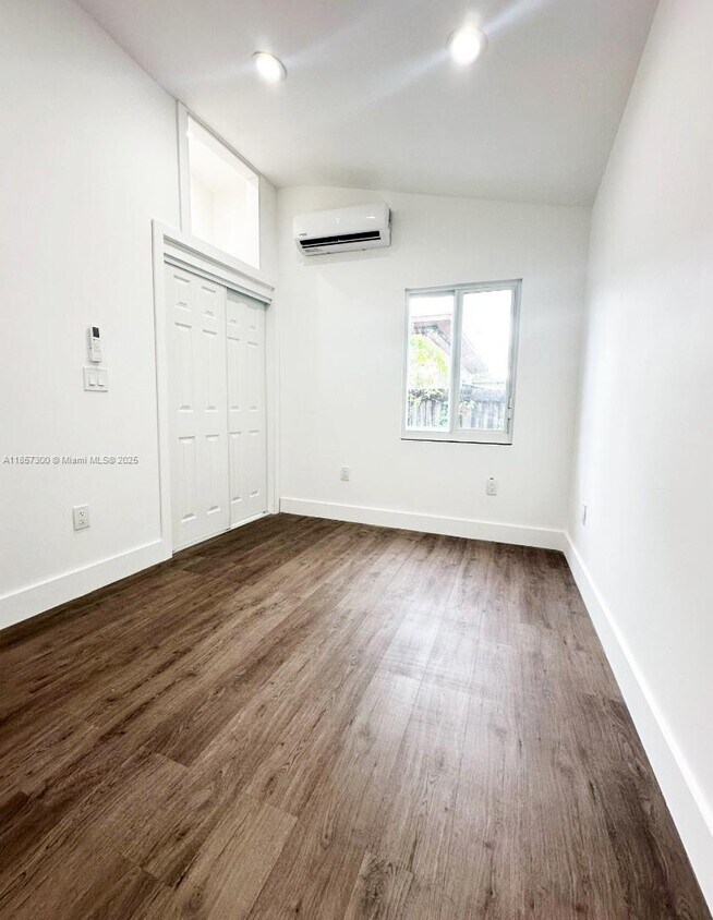 Foto del edificio - 2126 NW 24th St