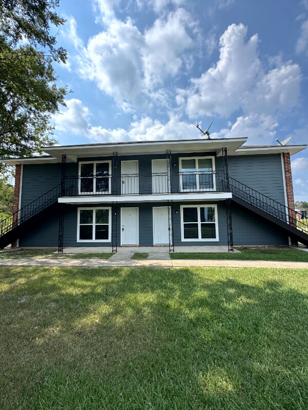Building Photo - 1634 Clear Lake Ave