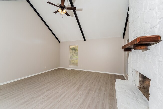 Foto del edificio - 4054 Brookmont Dr