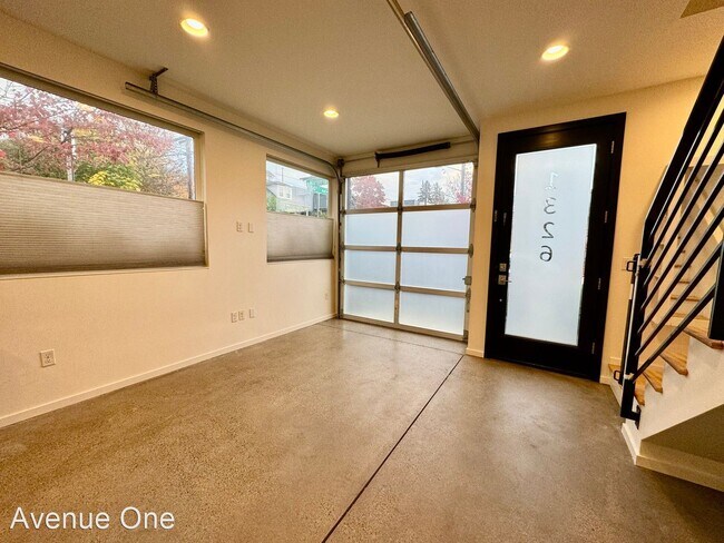 Building Photo - 2 br, 2.5 bath House - 1326 E Marion St