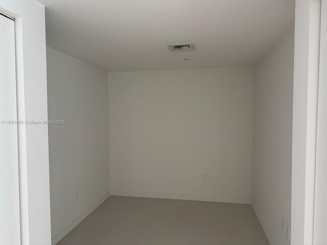 Foto del edificio - 480 NE 31st St