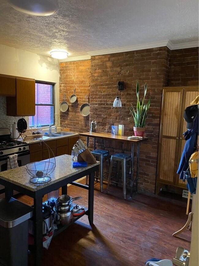 Building Photo - 319 Atwood St