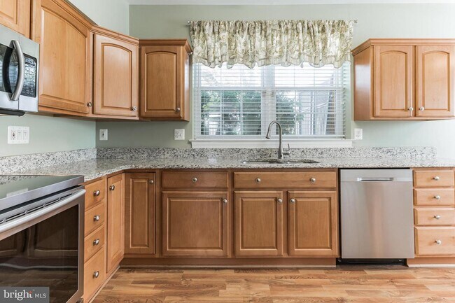 Building Photo - 1025 Simsbury Ct