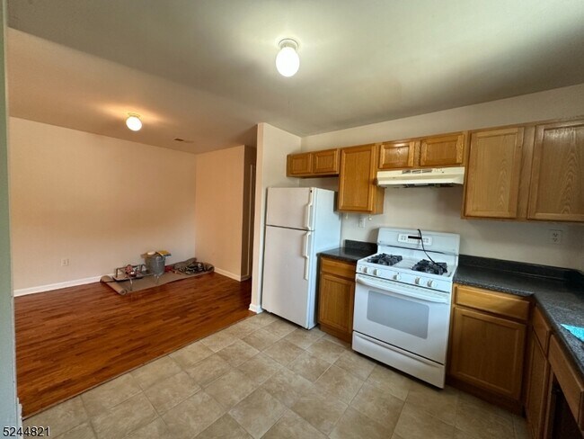 Building Photo - 391 Fairmount Ave