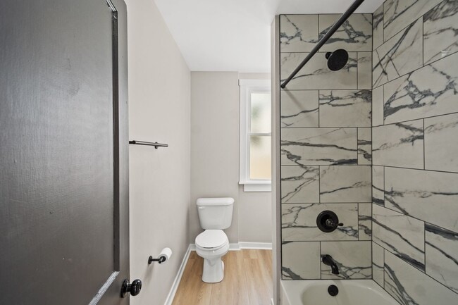 Building Photo - Stunning 2 bedroom home in Carrick availab...